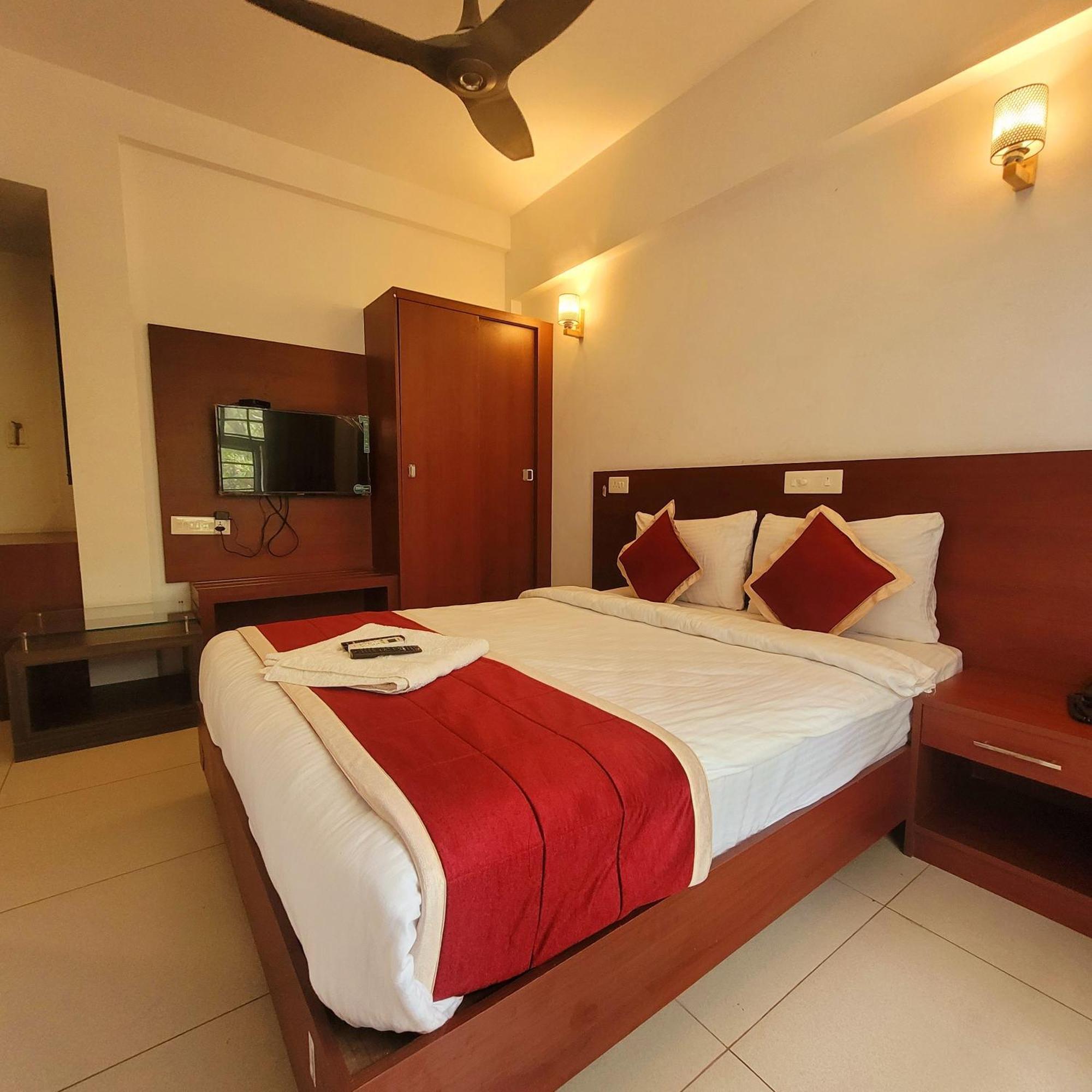 Four Squares Inn, Technopark Phase 3 Thiruvananthapuram ภายนอก รูปภาพ